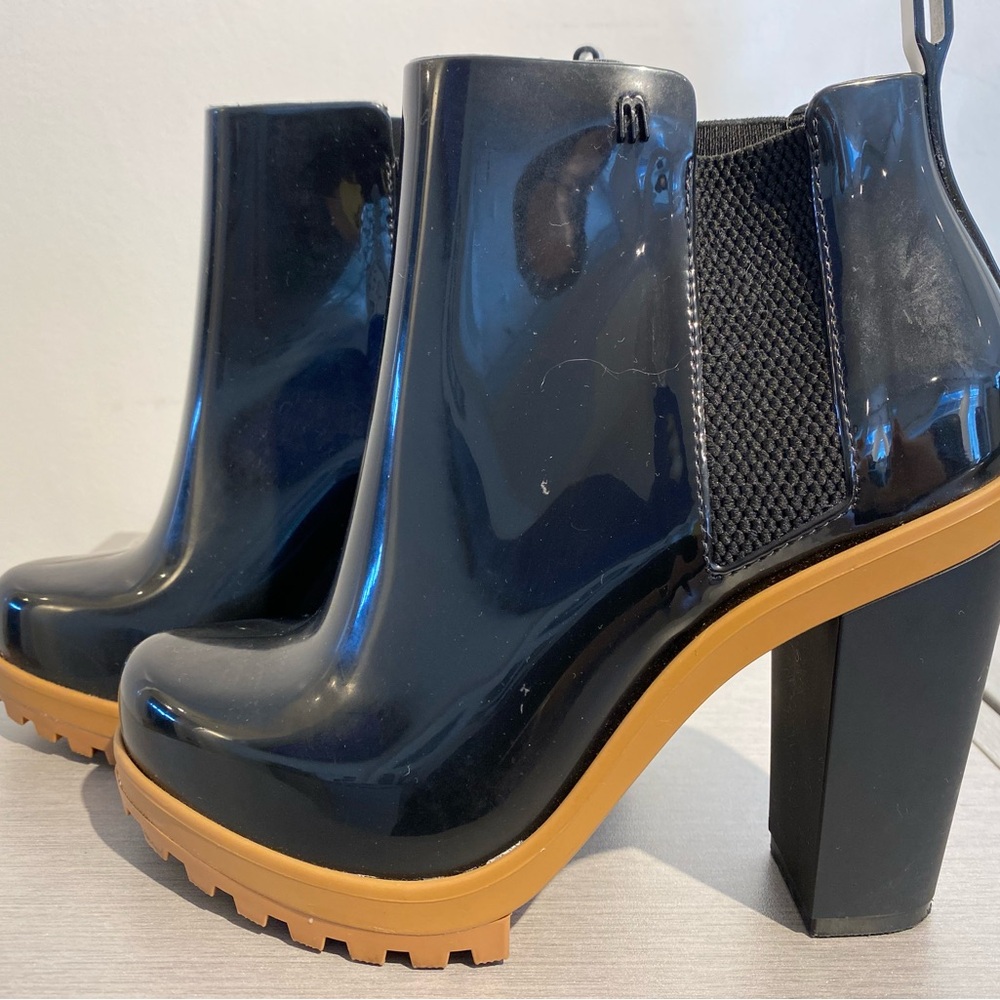 Melissa Gloss Chelsea Lug-Heel Boot - Black - Picture 4 of 12